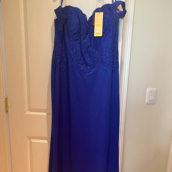 Beautiful long blue prom or party dress